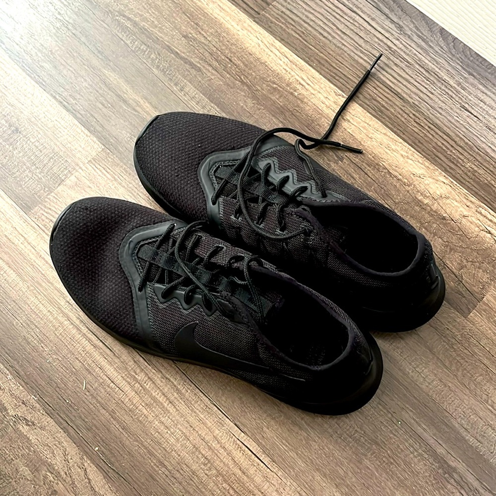 Nike Viale Tech Racer